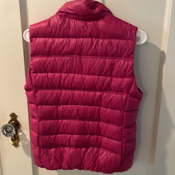 Pink magenta puffer vest - Picture 4 of 5